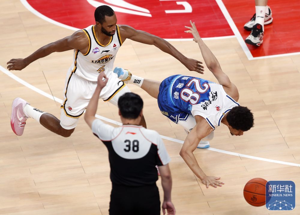 篮球｜CBA总决赛第四场：新疆伊力特对阵辽宁本钢