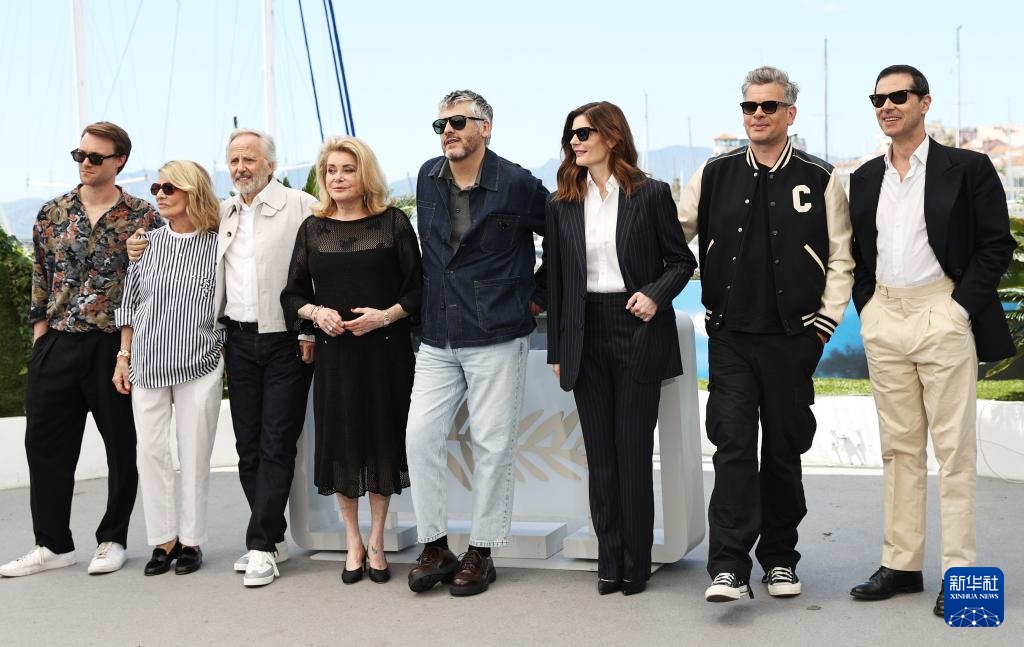 戛纳电影节：主竞赛单元影片《我的马赛洛》主创亮相拍照式