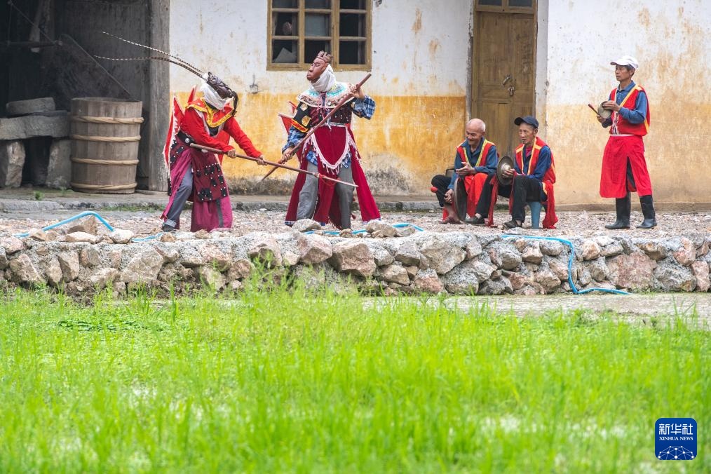 镜观·非遗丨酉阳阳戏艺人:一手耕田一手戏 镜观·非遗丨酉阳阳戏艺人:一手耕田一手戏