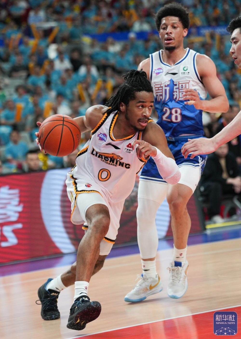 篮球｜CBA总决赛第四场：新疆伊力特对阵辽宁本钢