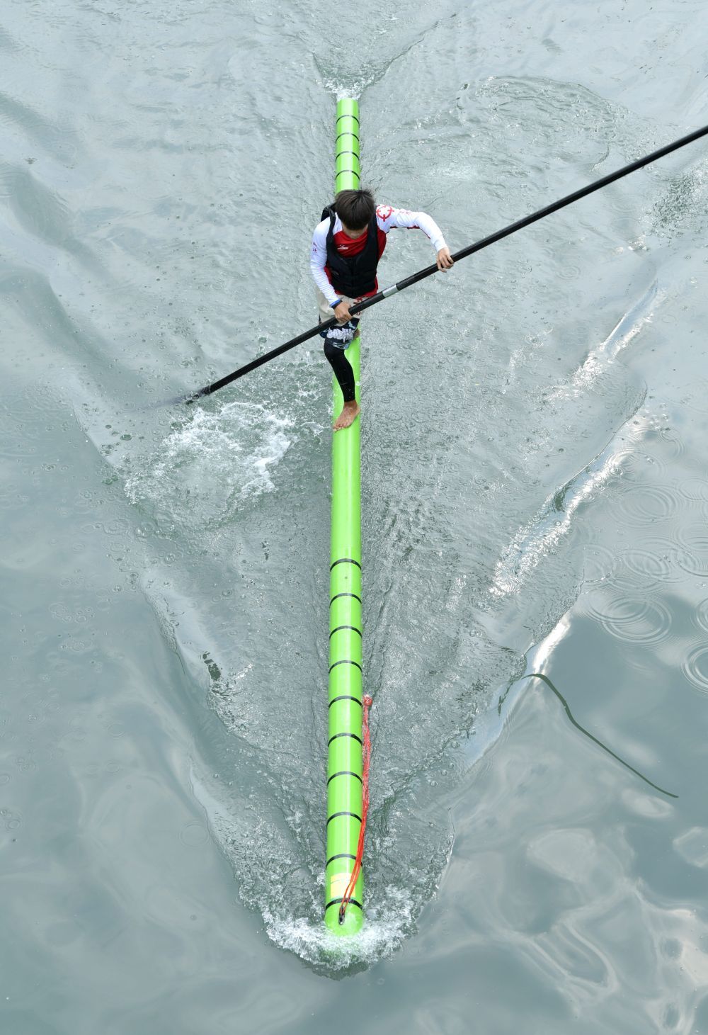 湖北恩施:“独竹漂”起舞山水间 湖北恩施:“独竹漂”起舞山水间