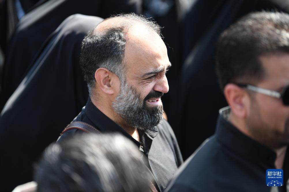 伊朗为总统莱希及其随行人员举行悼念活动