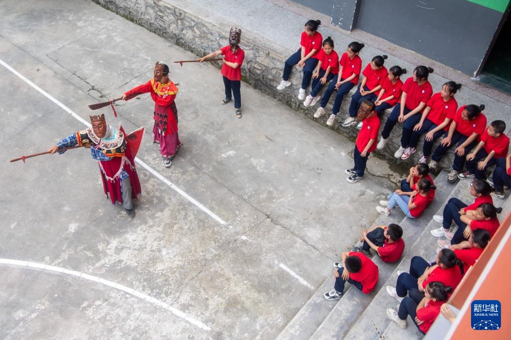 镜观·非遗丨酉阳阳戏艺人:一手耕田一手戏 镜观·非遗丨酉阳阳戏艺人:一手耕田一手戏