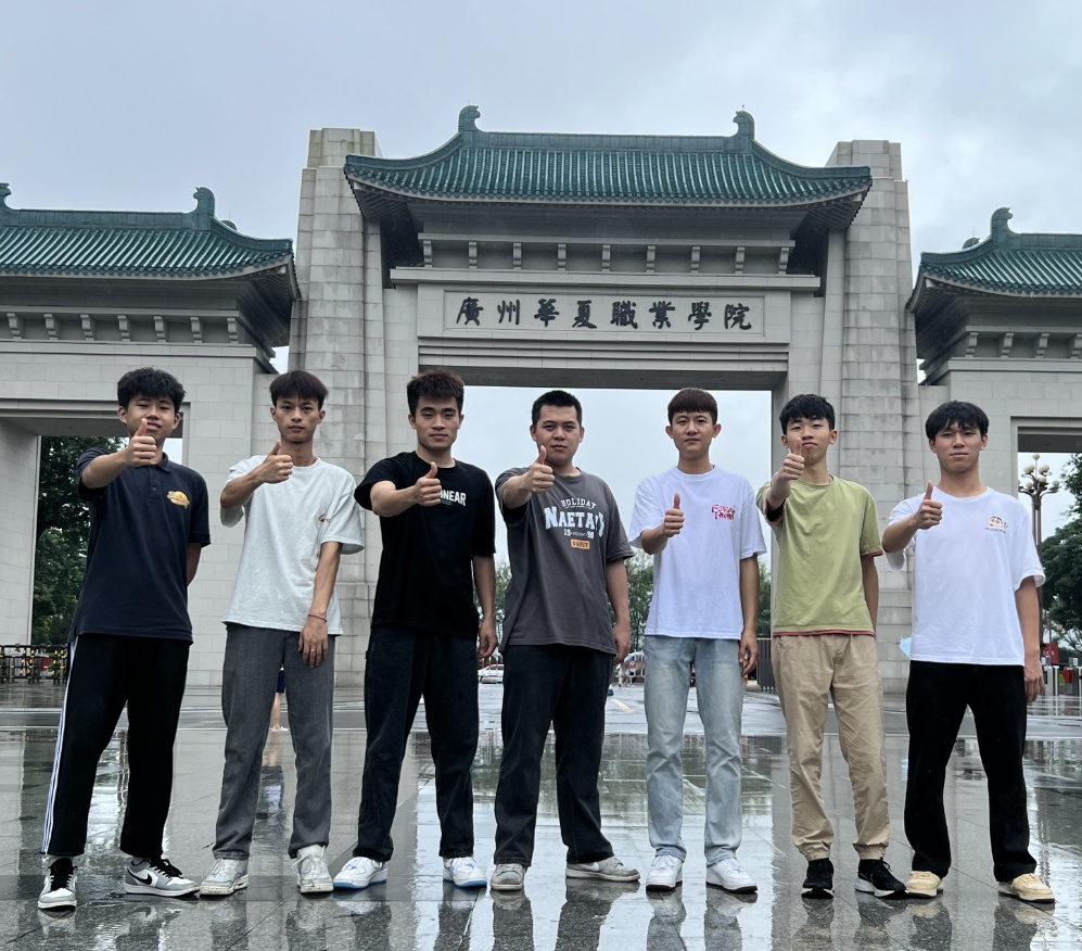 7名大学生化妆11小时整晚未睡，竟是为了......