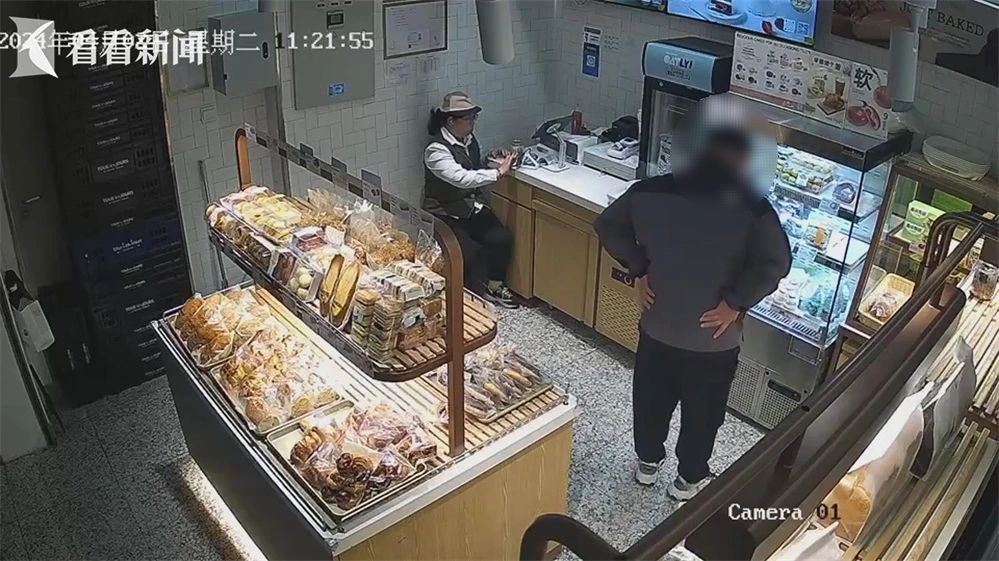 蹊跷！沪上多家面包店接连发生，总有人吃出异物？原来...