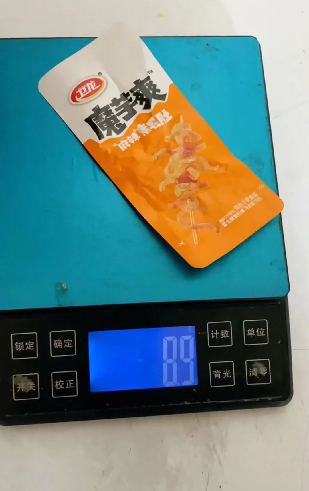 被曝缺斤少两，卫龙致歉！