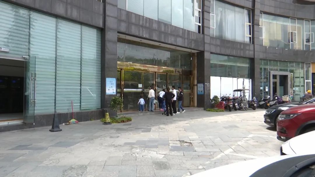 离婚后前夫不付抚养费、还霸占自己的房子!女子无奈求助 离婚后前夫不付抚养费、还霸占自己的房子!女子无奈求助