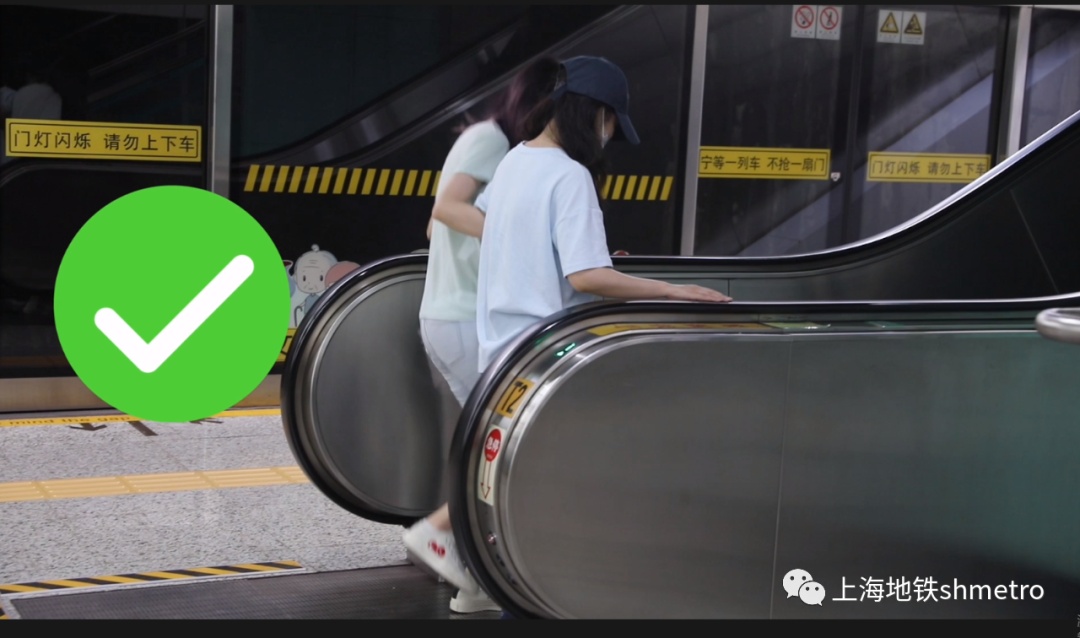 上海地铁站内，有乘客鞋子被夹住，自动扶梯变形？情况说明