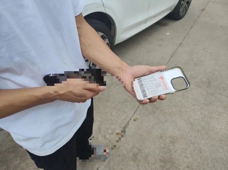 彩票中了946万元以后,一起卖烤鸡腿的表兄弟反目了 彩票中了946万元以后,一起卖烤鸡腿的表兄弟反目了