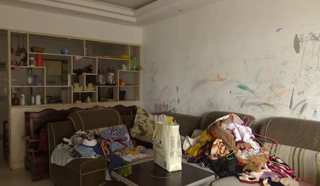 离婚后前夫不付抚养费、还霸占自己的房子!女子无奈求助 离婚后前夫不付抚养费、还霸占自己的房子!女子无奈求助