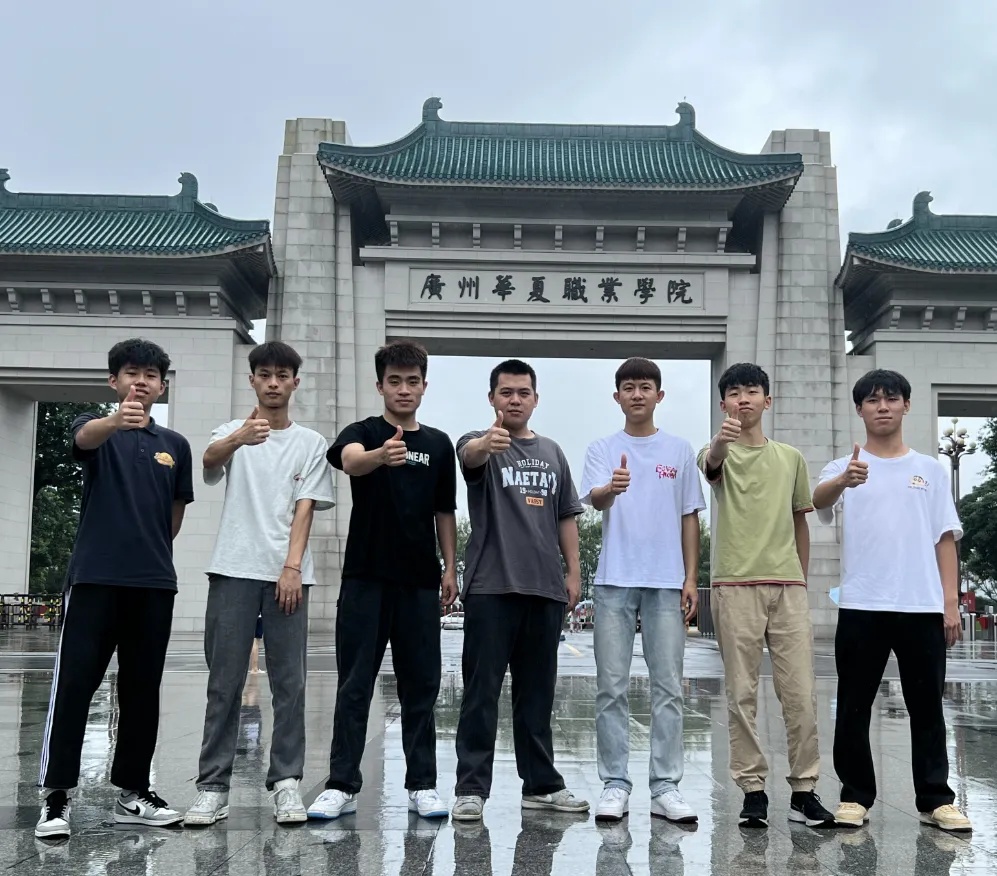 7名大一学生化妆11小时整晚未睡，亮相后惊艳网友……