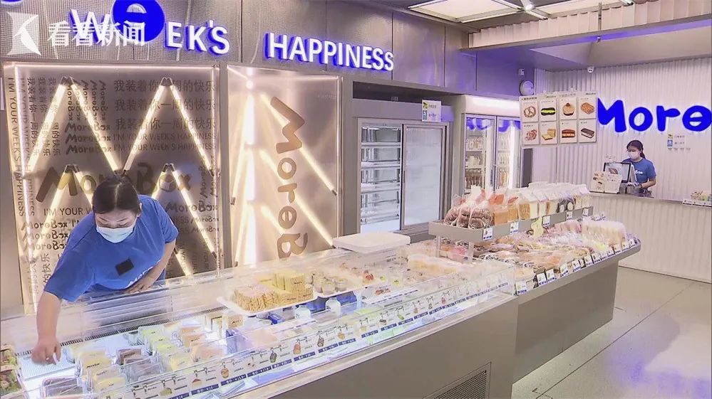 蹊跷！沪上多家面包店接连发生，总有人吃出异物？原来...