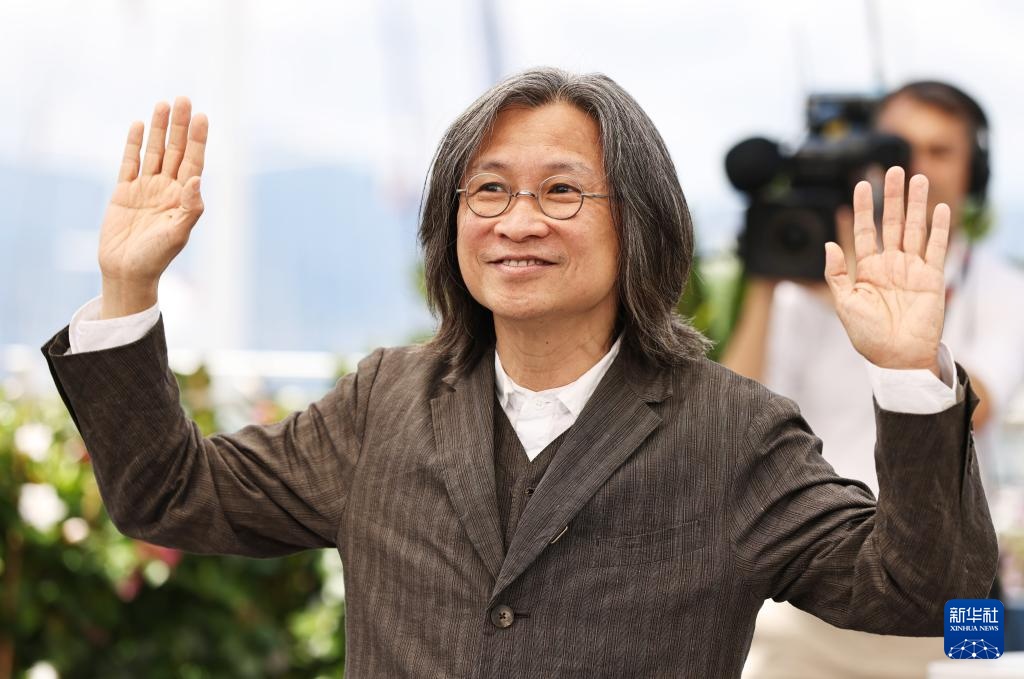 戛纳电影节:中国影片《酱园弄》主创亮相拍照式 戛纳电影节:中国影片《酱园弄》主创亮相拍照式
