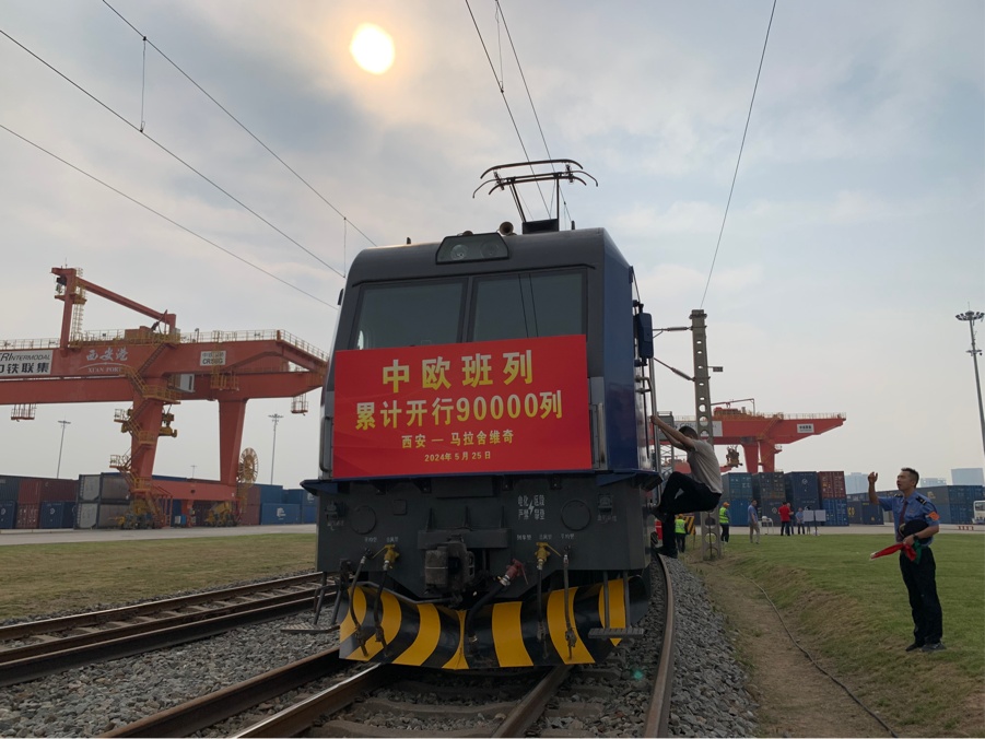 9万列!中欧班列“钢铁驼队”跑出新纪录 9万列!中欧班列“钢铁驼队”跑出新纪录