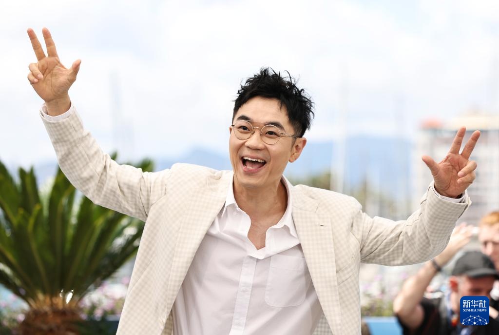 戛纳电影节:中国影片《酱园弄》主创亮相拍照式 戛纳电影节:中国影片《酱园弄》主创亮相拍照式