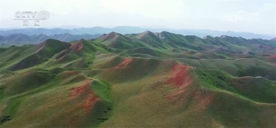 新疆玛纳斯自驾游迎来高峰期 祖国大好河山尽展色彩斑斓“画卷”