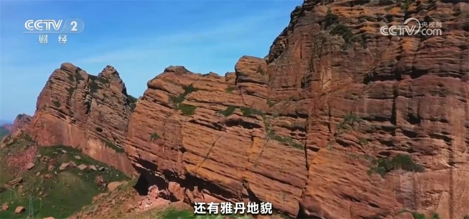 新疆玛纳斯自驾游迎来高峰期 祖国大好河山尽展色彩斑斓“画卷”