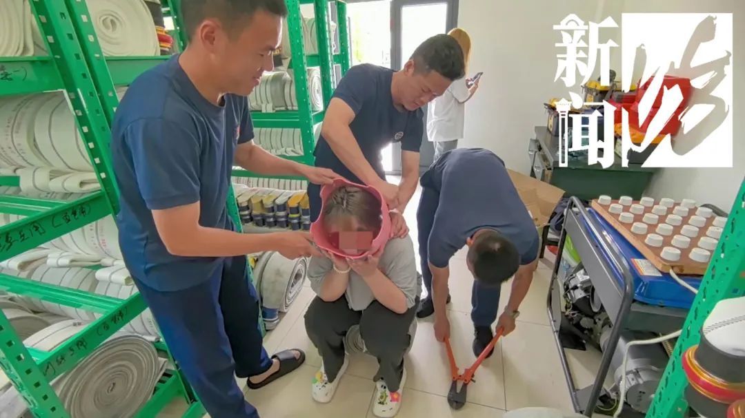 太社死!沪一女子脑袋卡进粉色塑料凳,发生了啥? 太社死!沪一女子脑袋卡进粉色塑料凳,发生了啥?