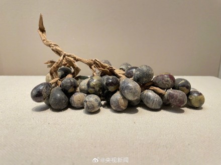 不可思议!这串烂葡萄竟是古人用玻璃吹的 不可思议!这串烂葡萄竟是古人用玻璃吹的