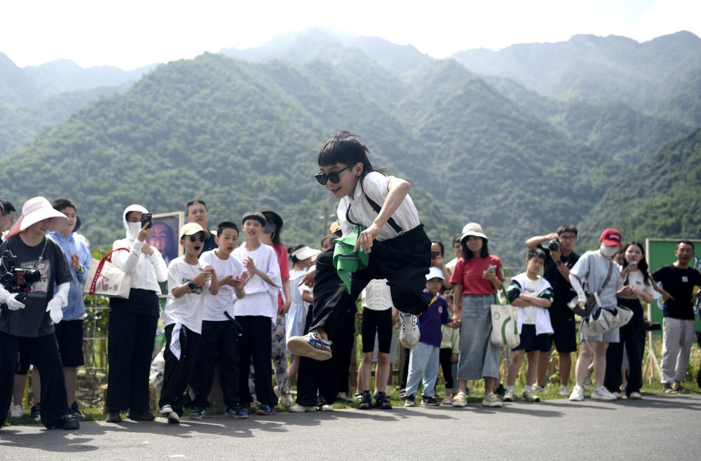 麦田里的儿童艺术节