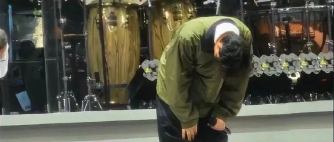 知名男星哭了,并发文道歉! 知名男星哭了,并发文道歉!