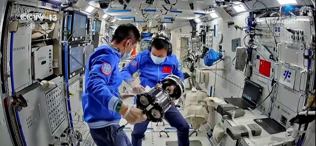 神十八乘组在轨30天 多项空间科学实(试)验正稳步推进 神十八乘组在轨30天 多项空间科学实(试)验正稳步推进