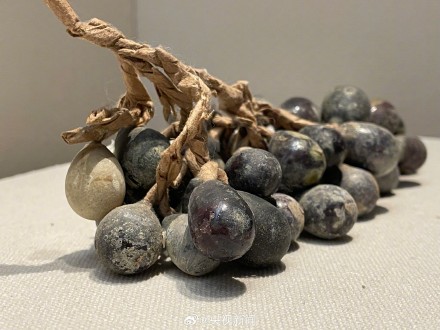 不可思议!这串烂葡萄竟是古人用玻璃吹的 不可思议!这串烂葡萄竟是古人用玻璃吹的