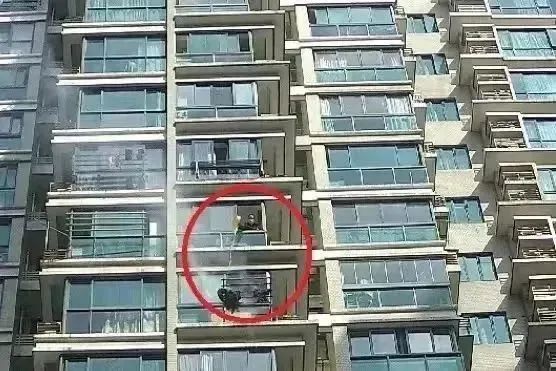 太危险了!家住2楼以上的,都要注意! 太危险了!家住2楼以上的,都要注意!