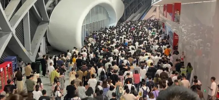 知名男星哭了,并发文道歉! 知名男星哭了,并发文道歉!