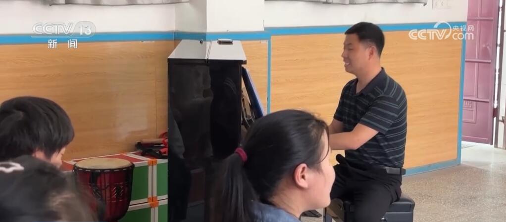 “苔花如米小，也学牡丹开” 他用音乐“点亮”盲童人生路