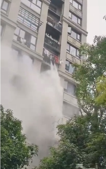 太危险了!家住2楼以上的,都要注意! 太危险了!家住2楼以上的,都要注意!