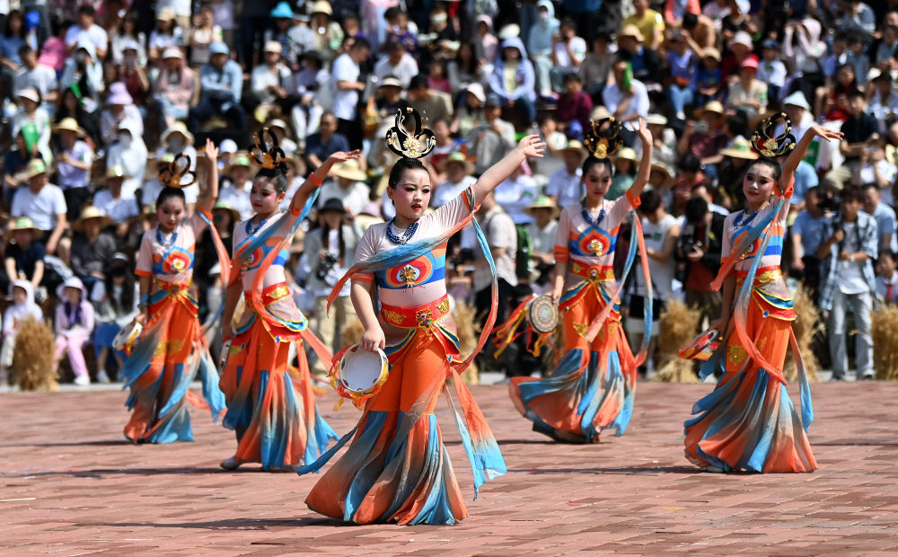 麦田里的儿童艺术节