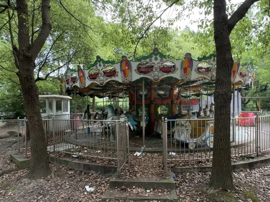 有2个迪士尼大!上海这座乐园废墟成网红打卡点 有2个迪士尼大!上海这座乐园废墟成网红打卡点