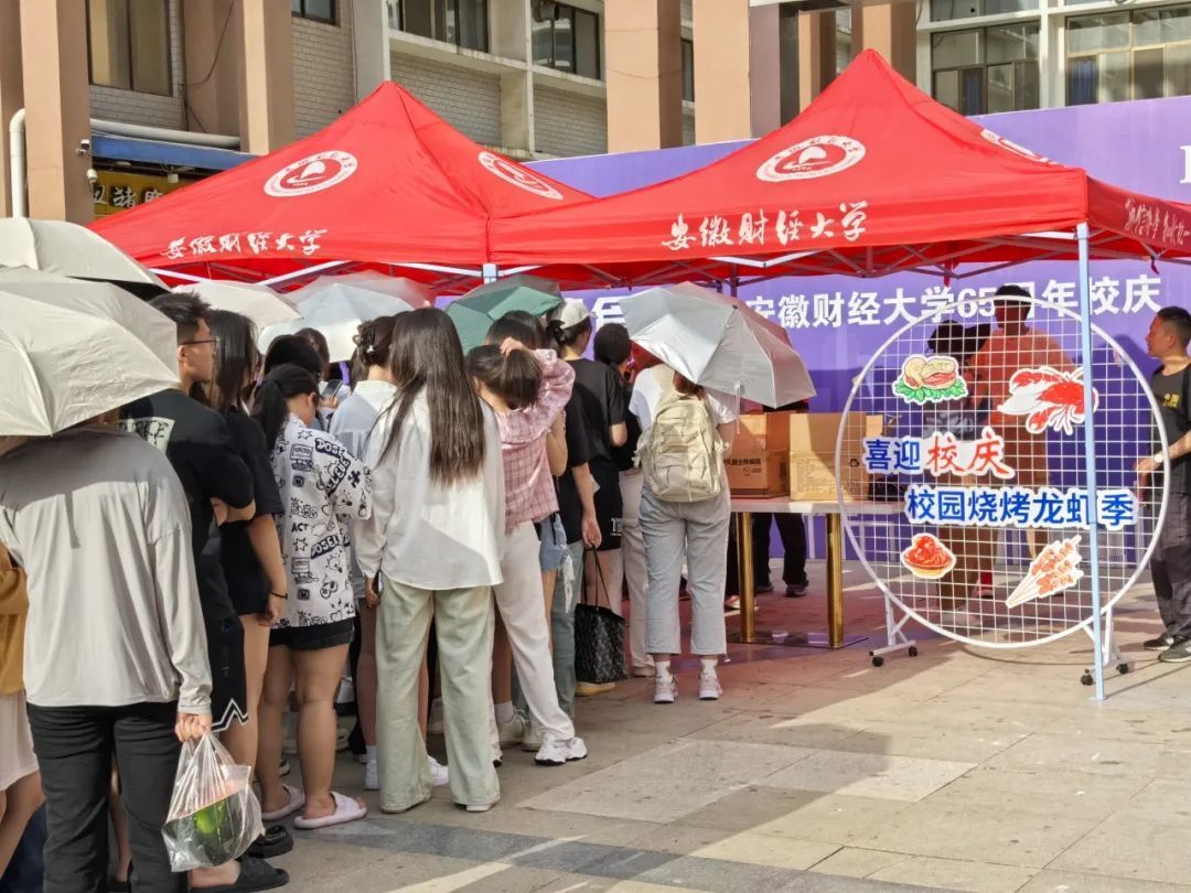 校庆请全校吃3.6吨大蛋糕？网友：“逛了2万步，看了2万人，吃了2万斤”