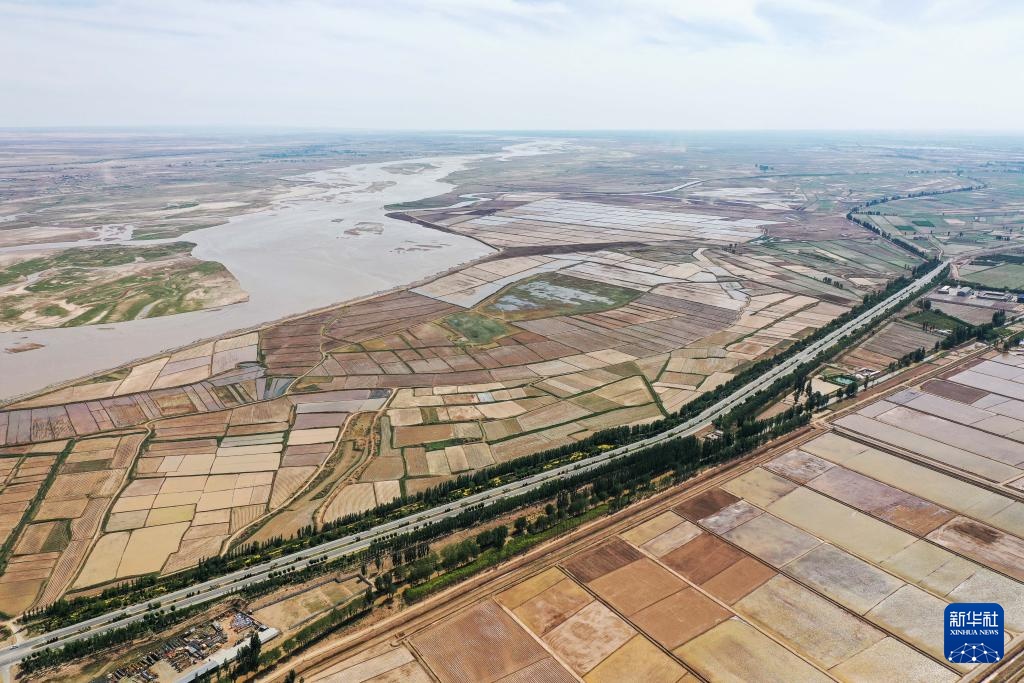 巴彦淖尔:黄河水润万顷田 巴彦淖尔:黄河水润万顷田
