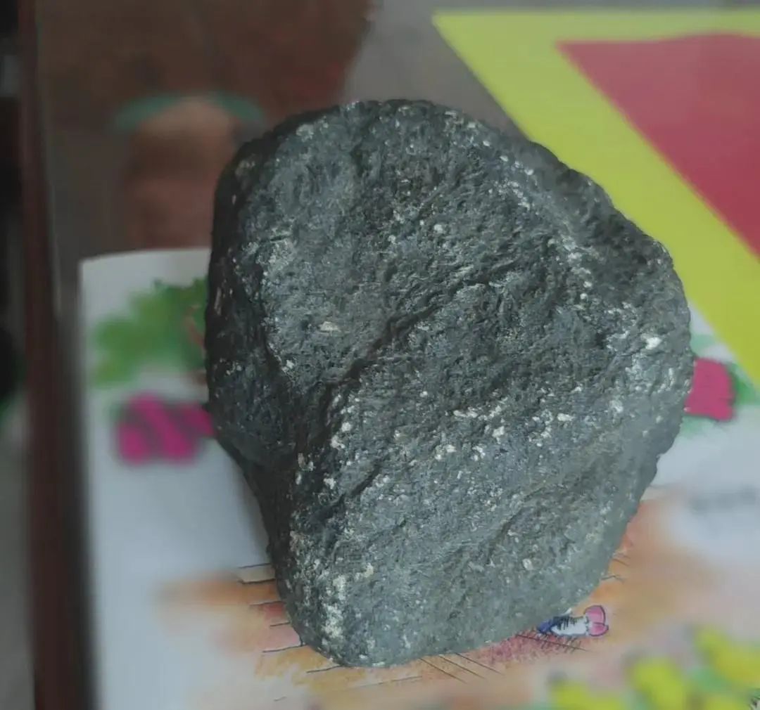 “缅甸王子”高价收购的“翡翠原石”,被她买到了...... “缅甸王子”高价收购的“翡翠原石”,被她买到了......