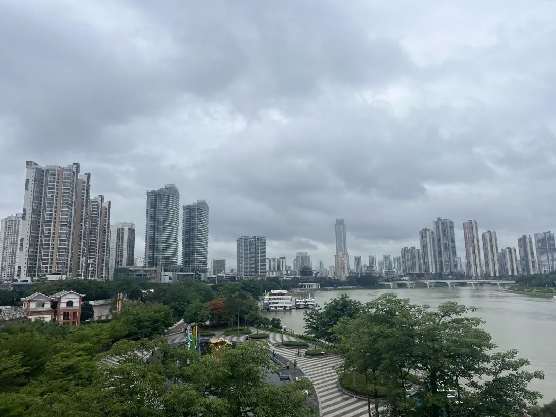 今天傍晚至28日,南宁市将有强降雨天气,需加强防范 今天傍晚至28日,南宁市将有强降雨天气,需加强防范