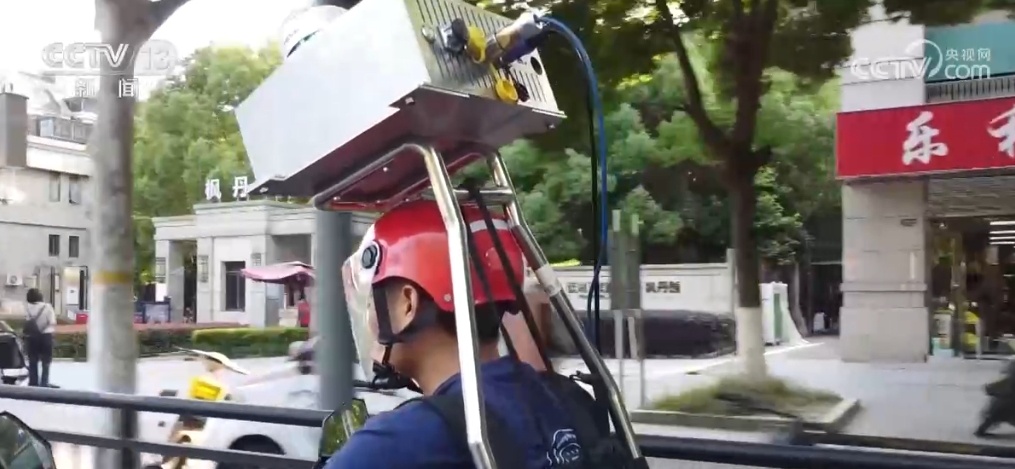 当新质生产力赋能就业市场 来看地图采集员如何给无人快递车装“大脑”