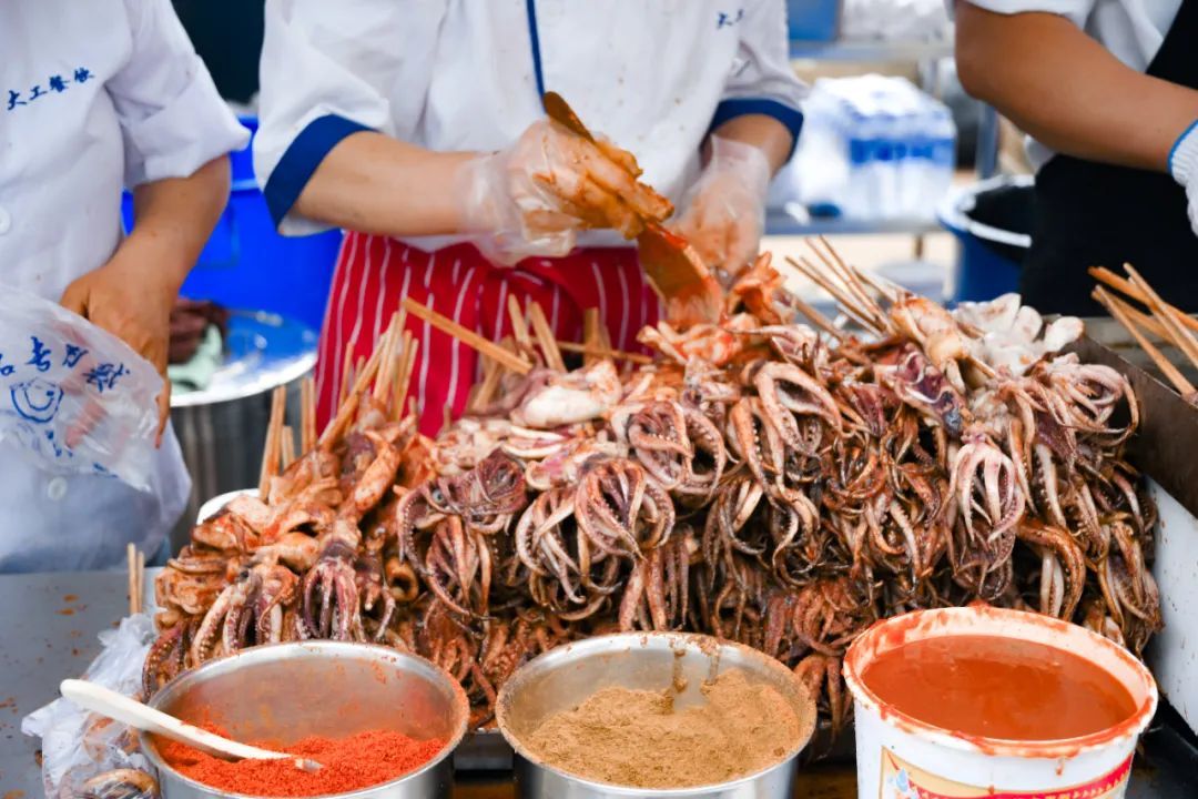 校庆请全校吃3.6吨大蛋糕？网友：“逛了2万步，看了2万人，吃了2万斤”