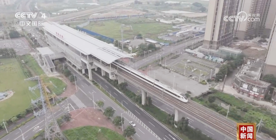 “四线”贯通、横跨五市……粤港澳大湾区“最长地铁”为区域经济发展添动能 “四线”贯通、横跨五市……粤港澳大湾区“最长地铁”为区域经济发展添动能