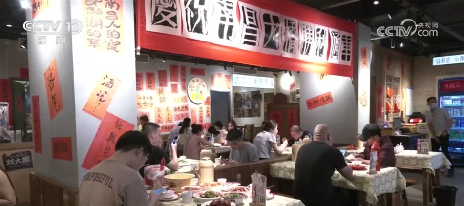 暖心“一号套餐”为需要的人提供免费餐食 正能量传递人间温情 暖心“一号套餐”为需要的人提供免费餐食 正能量传递人间温情