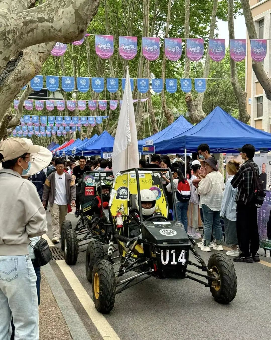 校庆请全校吃3.6吨大蛋糕？网友：“逛了2万步，看了2万人，吃了2万斤”