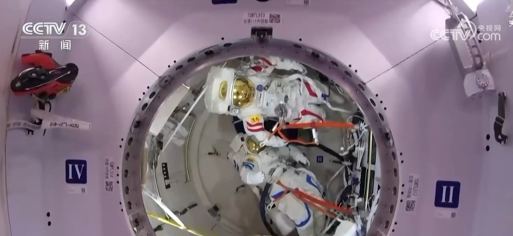 状态良好 神舟十八号航天员近日将择机实施出舱活动 状态良好 神舟十八号航天员近日将择机实施出舱活动