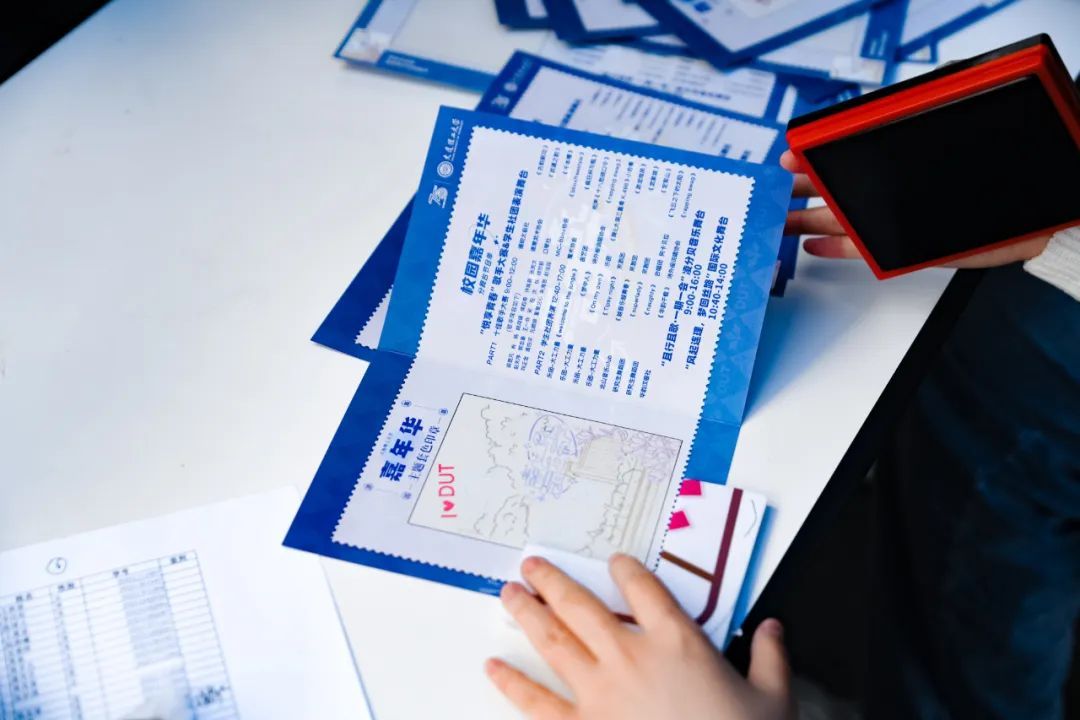 校庆请全校吃3.6吨大蛋糕？网友：“逛了2万步，看了2万人，吃了2万斤”