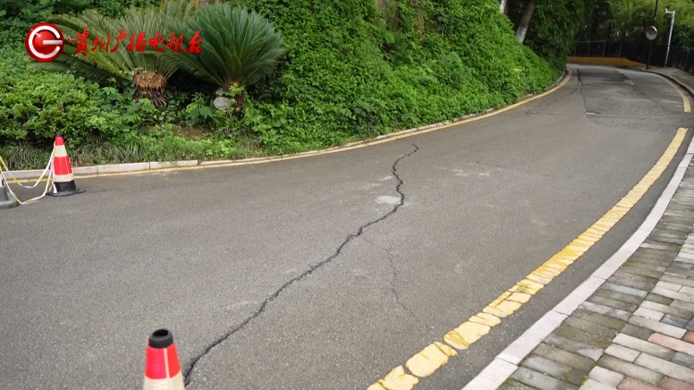 “吓得不敢睡觉！”贵阳一小区发生塌方滑坡，居民又气又怕：四年前就塌过！