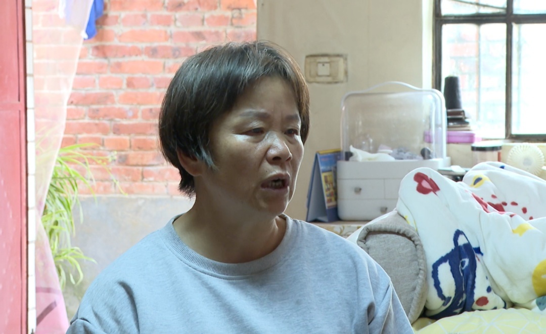 “妈妈再教你一次走路!”网友:我们也来帮忙 “妈妈再教你一次走路!”网友:我们也来帮忙