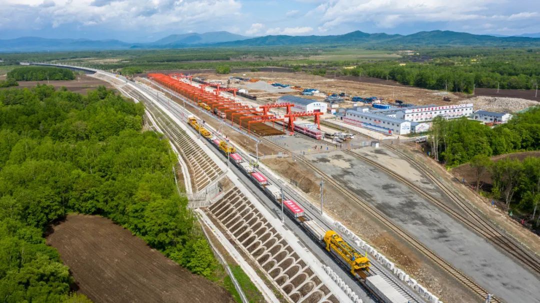 我国在建最北高铁哈伊高铁正式进入铺轨施工阶段