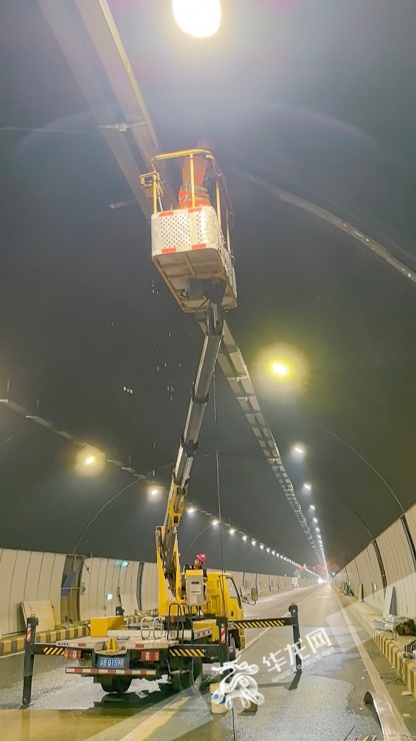 重庆土主隧道排险修复工作正有序推进 力争本周内逐步恢复通车 重庆土主隧道排险修复工作正有序推进 力争本周内逐步恢复通车