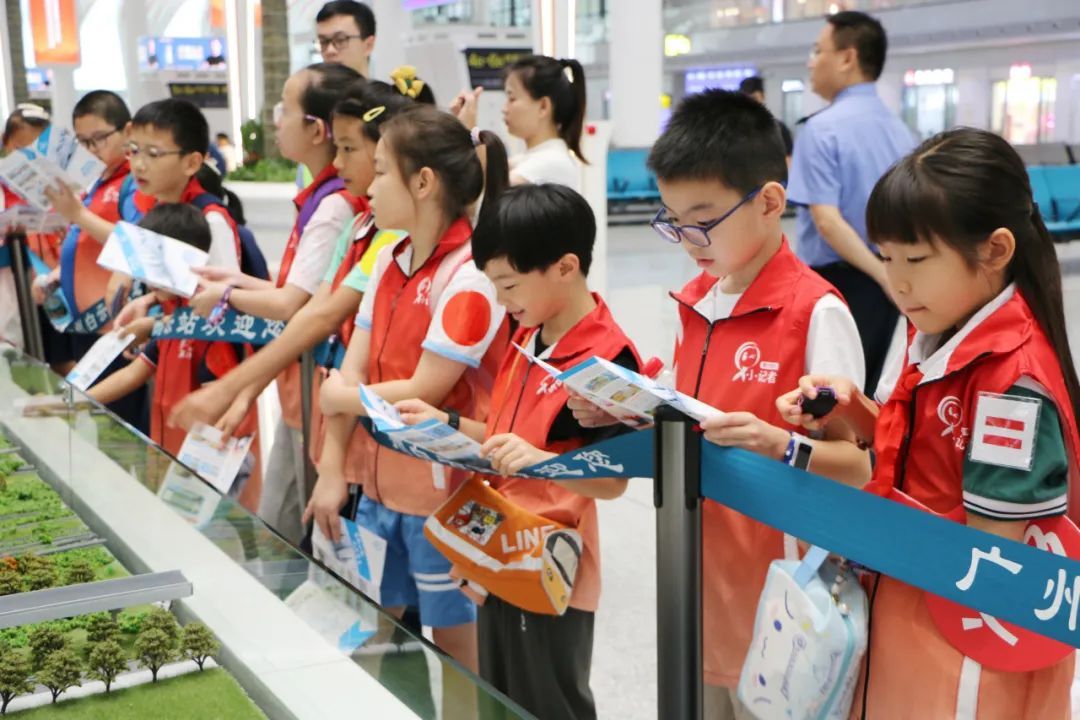 这座特大型综合交通枢纽，迎来特别的旅客！