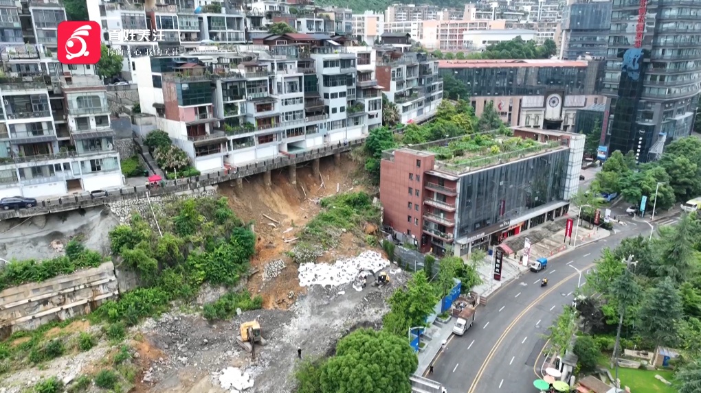 “吓得不敢睡觉！”贵阳一小区发生塌方滑坡，居民又气又怕：四年前就塌过！